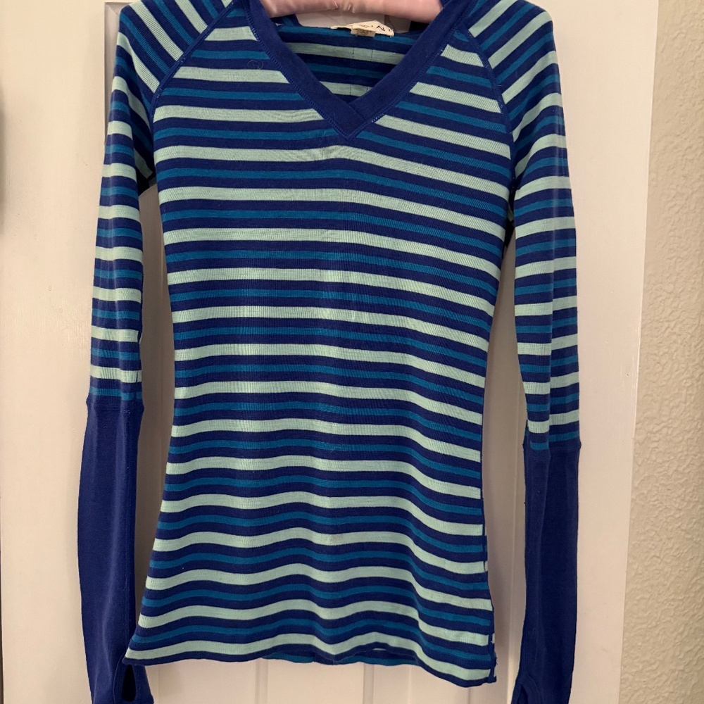 Lightweight wool top